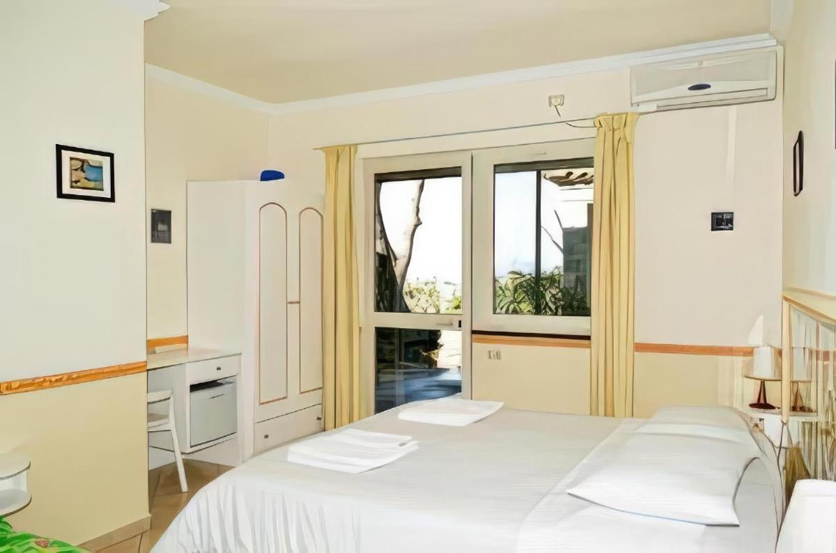 Le Ginestre Di Capri Bb & Holiday House Anacapri Kültér fotó