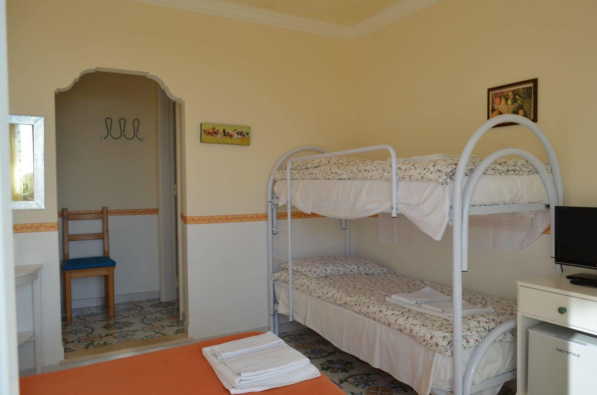 Le Ginestre Di Capri Bb & Holiday House Anacapri Kültér fotó